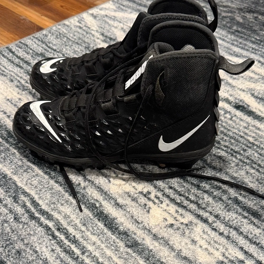 Nike Black and White Athletic Shoes